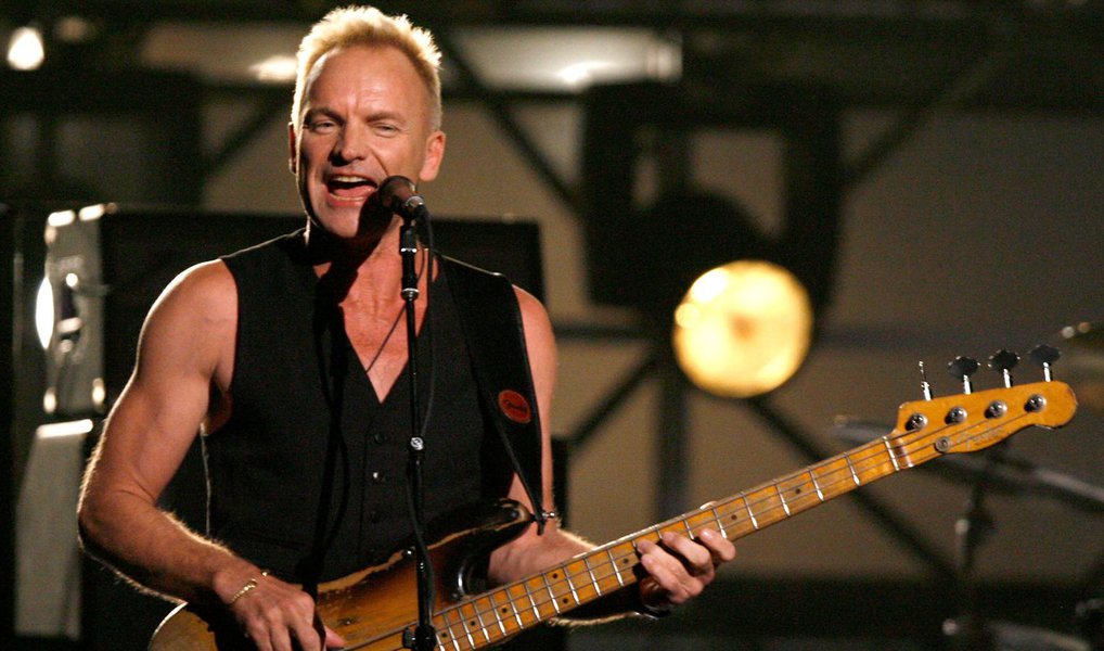 Artista que já vendeu mais de 100 milhões de álbuns solo e com a banda The Police, o cantor britânico Sting anunciou nesta quinta-feira, 21, que o novo álbum, intitulado "57th & 9th", "é mais rock do que qualquer coisa que eu fiz em um longo tempo"; nas letras, Sting aborda temas como a crise dos migrantes e às mudanças climáticas; "O maior condutor da migração será o clima. Milhões de pessoas vão tentar se abrigar em um lugar seguro", disse à Rolling Stone (Foto: Aquiles Lins) Artista que já vendeu mais de 100 milhões de álbuns solo e com a banda The Police, o cantor britânico Sting anunciou nesta quinta-feira, 21, que o novo álbum, intitulado "57th & 9th", "é mais rock do que qualquer coisa que eu fiz em um longo tempo"; nas letras, Sting aborda temas como a crise dos migrantes e às mudanças climáticas; "O maior condutor da migração será o clima. Milhões de pessoas vão tentar se abrigar em um lugar seguro", disse à Rolling Stone