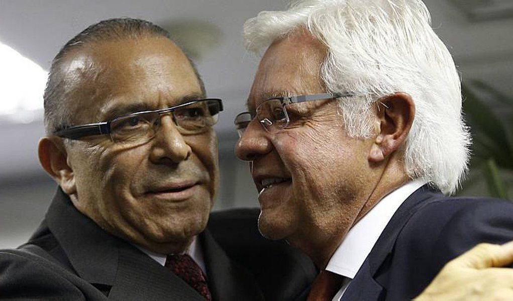 Um congresso da Fundação Ulysses Guimarães que custou mais de R$ 277 mil, almoços de até R$ 9.000 e uma 'confraternização' de fim de ano ao custo de R$ 30 mil, foi bancado ilegalmente com recursos do Fundo Partidário; no período em que as despesas ocorreram, a FUG foi presidida por Moreira Franco (PMDB-RJ) e Eliseu Padilha (PMDB-RS), dois dos mais próximos colaboradores de Michel Temer (Foto: Leonardo Attuch) Um congresso da Fundação Ulysses Guimarães que custou mais de R$ 277 mil, almoços de até R$ 9.000 e uma 'confraternização' de fim de ano ao custo de R$ 30 mil, foi bancado ilegalmente com recursos do Fundo Partidário; no período em que as despesas ocorreram, a FUG foi presidida por Moreira Franco (PMDB-RJ) e Eliseu Padilha (PMDB-RS), dois dos mais próximos colaboradores de Michel Temer