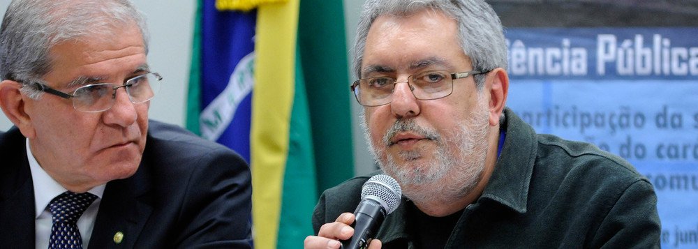 Como tem acontecido sistematicamente nas comissões, a artilharia da "tropa de choque" de Michel Temer praticamente inviabilizou o debate que se propunha sobre a EBC e a comunicação pública em sessão na Câmara, com intervenções improcedentes e descabidas (Foto: Deputado Paulão) Como tem acontecido sistematicamente nas comissões, a artilharia da "tropa de choque" de Michel Temer praticamente inviabilizou o debate que se propunha sobre a EBC e a comunicação pública em sessão na Câmara, com intervenções improcedentes e descabidas