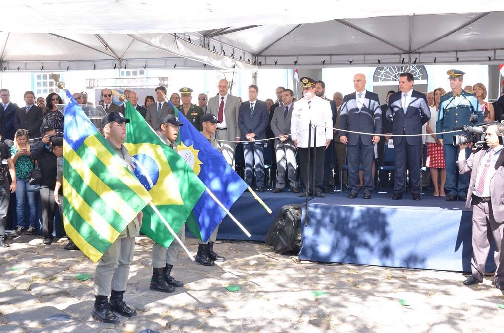 Governador Marconi Perillo deu início agora pela manhã à solenidade de transferência da Capital do Estado para a Cidade de Goiás; neste 25 julho, o histórico município completa 289 anos e vira sede do Poder Executivo Estadual; ministros Marcelo Calero (Cultura), Bruno Araújo (Cidades) e Alexandre de Moraes (Justiça) e os governadores Beto Richa (PR) e Jackson Barreto (SE) estão na Cidade de Goiás e acompanham a solenidade e o desfile cívico-militar (Foto: José Barbacena) Governador Marconi Perillo deu início agora pela manhã à solenidade de transferência da Capital do Estado para a Cidade de Goiás; neste 25 julho, o histórico município completa 289 anos e vira sede do Poder Executivo Estadual; ministros Marcelo Calero (Cultura), Bruno Araújo (Cidades) e Alexandre de Moraes (Justiça) e os governadores Beto Richa (PR) e Jackson Barreto (SE) estão na Cidade de Goiás e acompanham a solenidade e o desfile cívico-militar