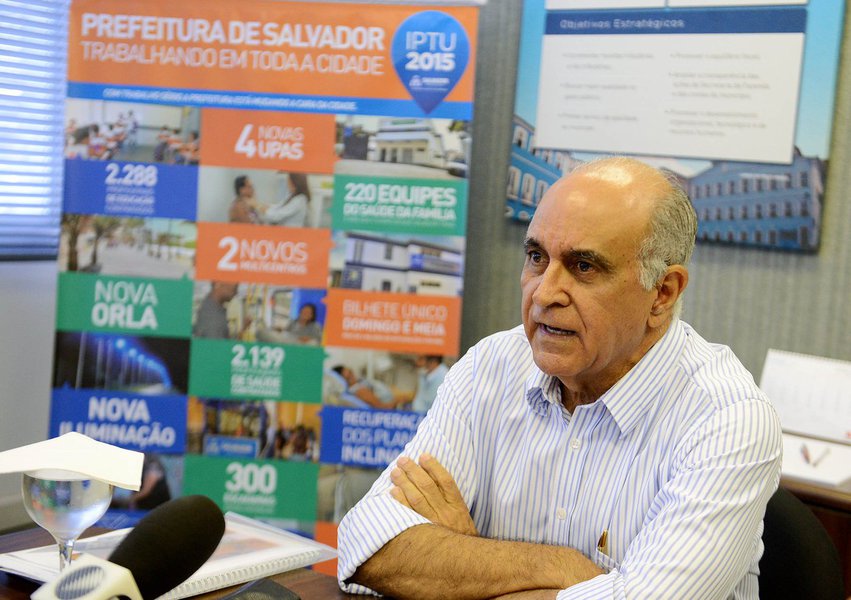 O Ranking Nacional da Transparência, da Câmara de Combate à Corrupção, revela evolução de Salvador nas ações dos recursos públicos; na primeira avaliação, entre os meses de setembro e novembro de 2015, Salvador estava na 20ª posição no ranking, com a nota 6,4; de acordo com a nova pesquisa, realizada entre abril e maio de deste ano, a nota foi para 9,1, a 11ª posição no ranking das capitais; de acordo com o secretário da Fazenda, Paulo Souto, a melhora "é o resultado do desenvolvimento e implantação de uma política de fomento à cultura da transparência pública promovida no âmbito da gestão pública municipal, destinada a assegurar o direito fundamental de acesso à informação ao cidadão" (Foto: Romulo Faro) O Ranking Nacional da Transparência, da Câmara de Combate à Corrupção, revela evolução de Salvador nas ações dos recursos públicos; na primeira avaliação, entre os meses de setembro e novembro de 2015, Salvador estava na 20ª posição no ranking, com a nota 6,4; de acordo com a nova pesquisa, realizada entre abril e maio de deste ano, a nota foi para 9,1, a 11ª posição no ranking das capitais; de acordo com o secretário da Fazenda, Paulo Souto, a melhora "é o resultado do desenvolvimento e implantação de uma política de fomento à cultura da transparência pública promovida no âmbito da gestão pública municipal, destinada a assegurar o direito fundamental de acesso à informação ao cidadão"