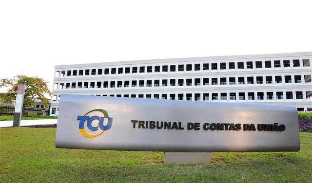 De acordo com lista encaminhada pelo Tribunal de Contas da União (TCU) ao Tribunal Superior Eleitoral (TSE), mais de 140 políticos alagoanos estão inelegíveis nas eleições municipais deste ano; o motivo é que eles tiveram suas contas julgadas irregulares nos oito anos anteriores a 2016; nessa relação constam os nomes de secretários estaduais, deputados, prefeitos e ex-prefeitos (Foto: Voney Malta) De acordo com lista encaminhada pelo Tribunal de Contas da União (TCU) ao Tribunal Superior Eleitoral (TSE), mais de 140 políticos alagoanos estão inelegíveis nas eleições municipais deste ano; o motivo é que eles tiveram suas contas julgadas irregulares nos oito anos anteriores a 2016; nessa relação constam os nomes de secretários estaduais, deputados, prefeitos e ex-prefeitos