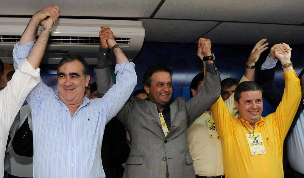 A Justiça de Minas Gerais recebeu a denúncia contra o ex-presidente do PSDB-MG e ex-secretário de Ciência e Tecnologia do governo Antônio Anastasia, Nárcio Rodrigues, e outras 14 pessoas; eles responderão pelos crimes de organização criminosa, fraude em licitação, obtenção de vantagem indevida, lavagem de dinheiro, peculato obstrução da investigação na Operação Aequalis; segundo MP-MG, os acusados têm envolvimento na construção do centro de tecnologia em 2011, que beneficiou a construtora CWP, que já pertenceu a um primo do senador Antonio Anastasia, Waldemar Anastasia Polizzi; Nárcio cumpre prisão preventiva na Penitenciária Nelson Hungria, em Contagem (Foto: Aquiles Lins) A Justiça de Minas Gerais recebeu a denúncia contra o ex-presidente do PSDB-MG e ex-secretário de Ciência e Tecnologia do governo Antônio Anastasia, Nárcio Rodrigues, e outras 14 pessoas; eles responderão pelos crimes de organização criminosa, fraude em licitação, obtenção de vantagem indevida, lavagem de dinheiro, peculato obstrução da investigação na Operação Aequalis; segundo MP-MG, os acusados têm envolvimento na construção do centro de tecnologia em 2011, que beneficiou a construtora CWP, que já pertenceu a um primo do senador Antonio Anastasia, Waldemar Anastasia Polizzi; Nárcio cumpre prisão preventiva na Penitenciária Nelson Hungria, em Contagem