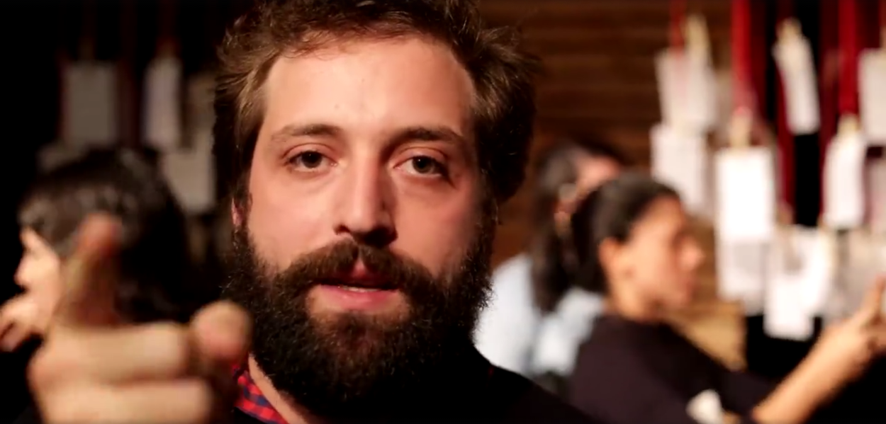Em vídeo, o escritor e ator Gregório Duvivier defende que seja mantida uma TV pública no Brasil, "sem sucateamento, sem redução"; "Então vamos defender uma TV para todos, não governista, e sim pública, porque uma coisa não tem nada a ver com a outra. Inclusive são o contrário", diz; ele destaca ainda que "não há democracia sem democratização da mídia" (Foto: Gisele Federicce) Em vídeo, o escritor e ator Gregório Duvivier defende que seja mantida uma TV pública no Brasil, "sem sucateamento, sem redução"; "Então vamos defender uma TV para todos, não governista, e sim pública, porque uma coisa não tem nada a ver com a outra. Inclusive são o contrário", diz; ele destaca ainda que "não há democracia sem democratização da mídia"
