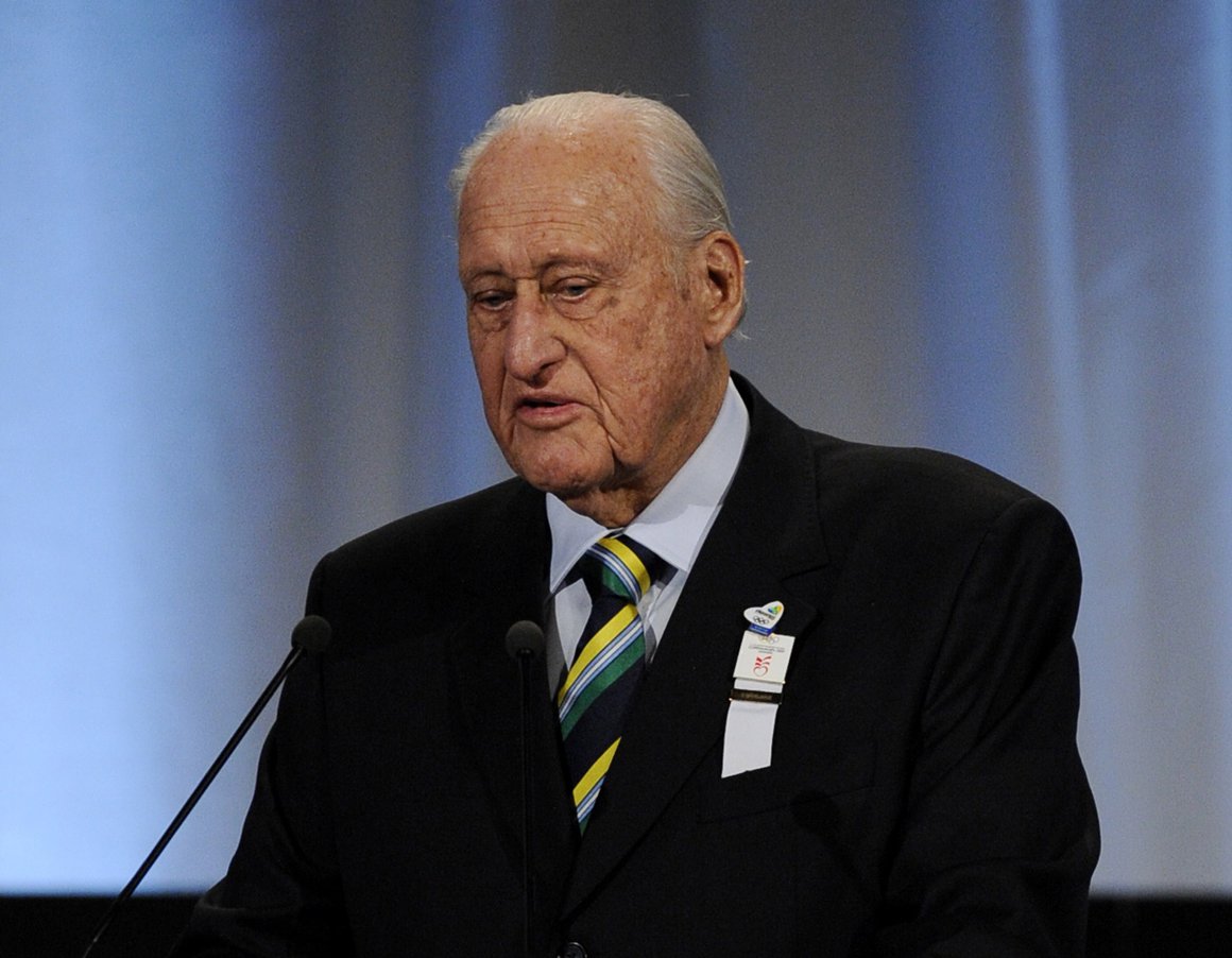 O ex-presidente de honra da Federação Internacional de Futebol Associado (Fifa) João Havelange, que completou 100 anos em maio, foi internado na noite de sábado (2) no Hospital Samaritano, em Botafogo, na zona sul da capital fluminense; de acordo com o hospital, Havelange apresenta quadro de pneumonia e "estado de saúde é estável apresentando melhora gradativa" (Foto: Romulo Faro) O ex-presidente de honra da Federação Internacional de Futebol Associado (Fifa) João Havelange, que completou 100 anos em maio, foi internado na noite de sábado (2) no Hospital Samaritano, em Botafogo, na zona sul da capital fluminense; de acordo com o hospital, Havelange apresenta quadro de pneumonia e "estado de saúde é estável apresentando melhora gradativa"