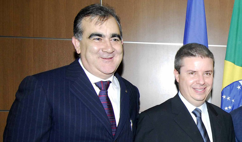 Investigação da Controladoria-Geral do Estado (CGE-MG) repassada ao Ministério Público Estadual aponta superfaturamento, entrega de equipamentos com especificações inferiores ao contratado e serviços pagos e não prestados em convênio da Fundação de Amparo à Pesquisa de Minas Gerais (Fapemig), subordinada à secretaria comandada por Nárcio Rodrigues, e a Fundação Renato Azeredo (Framinas); esquema foi operado no período em que Narcio Rodrigues era secretário de Ciência e Tecnologia do governo Antônio Anastasia; Narcio está preso por desvio de recursos investigados na operação Aequalis (Foto: Aquiles Lins) Investigação da Controladoria-Geral do Estado (CGE-MG) repassada ao Ministério Público Estadual aponta superfaturamento, entrega de equipamentos com especificações inferiores ao contratado e serviços pagos e não prestados em convênio da Fundação de Amparo à Pesquisa de Minas Gerais (Fapemig), subordinada à secretaria comandada por Nárcio Rodrigues, e a Fundação Renato Azeredo (Framinas); esquema foi operado no período em que Narcio Rodrigues era secretário de Ciência e Tecnologia do governo Antônio Anastasia; Narcio está preso por desvio de recursos investigados na operação Aequalis