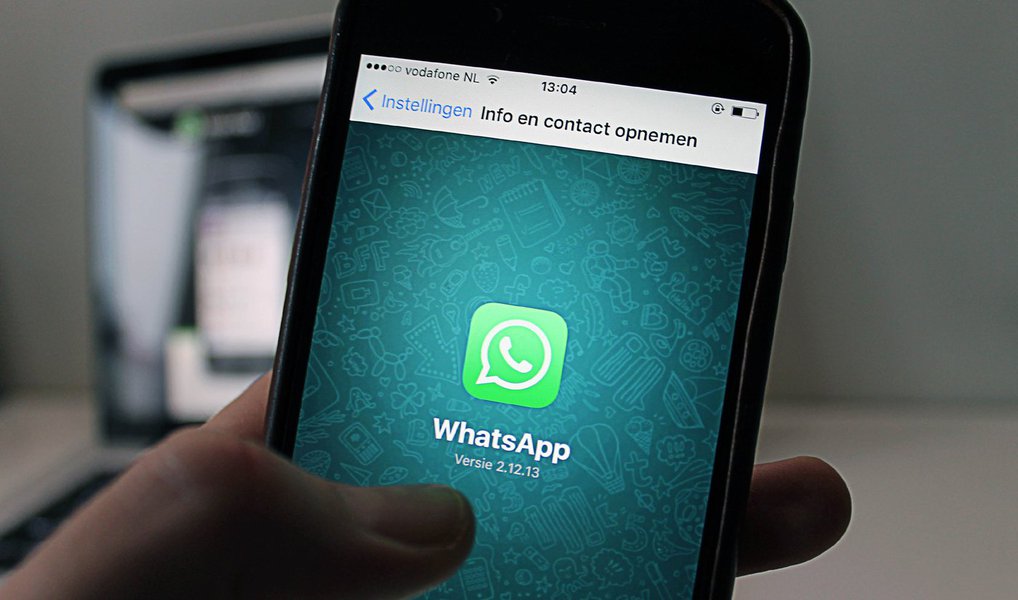 Os Juizados Especiais Cíveis e da Fazenda Pública do Distrito Federal adotaram as notificações por meio do WhatsApp, aplicativo de mensagens instantâneas; a iniciativa tem como objetivo dar maior celeridade aos trâmites judiciais e promover maior economia no custo do processo; a Justiça passa a considerar a intimação realizada no momento em que o aplicativo mostrar que a mensagem foi entregue e lida, com os marcadores da mensagem; se não for lida em três dias, o TJDFT, que, regulamentou a proposta, fará a notificação por outro meio (Foto: Leonardo Lucena) Os Juizados Especiais Cíveis e da Fazenda Pública do Distrito Federal adotaram as notificações por meio do WhatsApp, aplicativo de mensagens instantâneas; a iniciativa tem como objetivo dar maior celeridade aos trâmites judiciais e promover maior economia no custo do processo; a Justiça passa a considerar a intimação realizada no momento em que o aplicativo mostrar que a mensagem foi entregue e lida, com os marcadores da mensagem; se não for lida em três dias, o TJDFT, que, regulamentou a proposta, fará a notificação por outro meio