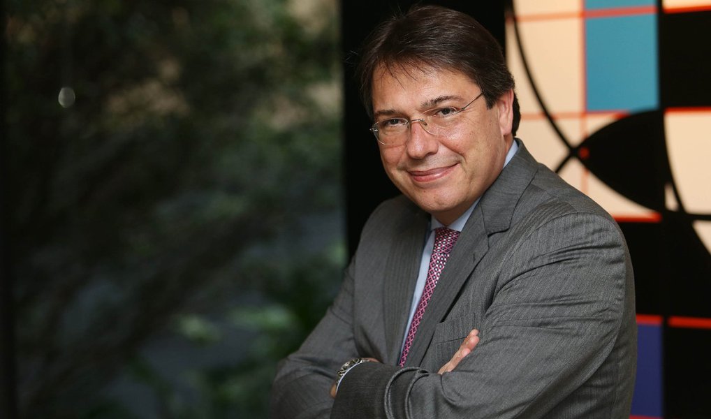 Afirmação foi feita nesta quarta-feira pelo novo presidente da estatal, Wilson Ferreira Jr.; os acionistas da holding aprovaram a venda das empresas até o fim de 2017, desde que recebam recursos para manter as operações e fazer investimentos até aos leilões; os recursos devem vir de fundos do setor elétrico; as empresas que serão privatizadas são as distribuidoras Cepisa (Piauí), Ceal (Alagoas), Eletroacre, Ceron (Rondônia), Boa Vista Energia (Roraima) e Amazonas Energia (Foto: Leonardo Lucena) Afirmação foi feita nesta quarta-feira pelo novo presidente da estatal, Wilson Ferreira Jr.; os acionistas da holding aprovaram a venda das empresas até o fim de 2017, desde que recebam recursos para manter as operações e fazer investimentos até aos leilões; os recursos devem vir de fundos do setor elétrico; as empresas que serão privatizadas são as distribuidoras Cepisa (Piauí), Ceal (Alagoas), Eletroacre, Ceron (Rondônia), Boa Vista Energia (Roraima) e Amazonas Energia