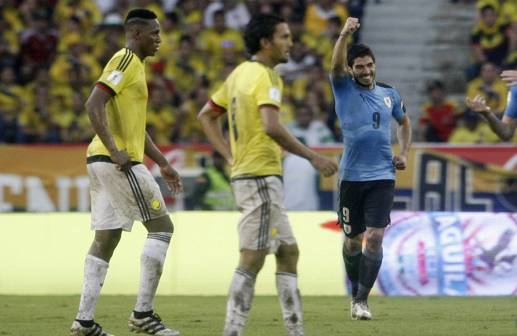 MED701. BARRANQUILLA (COLOMBIA), 11/10/2016.- El jugador de Uruguay Luis Su�rez (d) celebra la anotaci�n de un gol hoy, lunes 10 de oio Metropolitano de Barranquilla (Colombia). EFE/LUIS EDUARDO NORIEGA A. (Foto: José Barbacena) MED701. BARRANQUILLA (COLOMBIA), 11/10/2016.- El jugador de Uruguay Luis Su�rez (d) celebra la anotaci�n de un gol hoy, lunes 10 de oio Metropolitano de Barranquilla (Colombia). EFE/LUIS EDUARDO NORIEGA A.