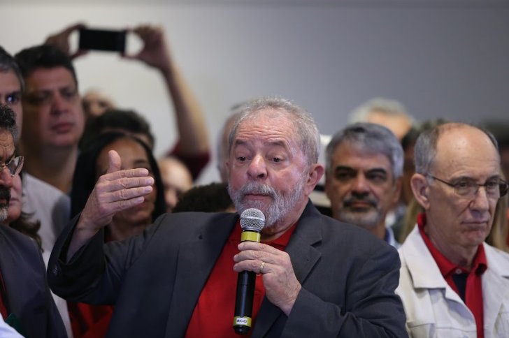 Não me demorarei aqui a examinar o ridículo no qual o "seo" Deltan Mortinazzo Dallagnol e os seus patéticos colegas procuradores da fiasquenta e miserável eticamente lava jato discursaram ao jogarem a verdade e a justiça nos esgotos de sua mediocridade (Foto: Dom Orvandil) Não me demorarei aqui a examinar o ridículo no qual o "seo" Deltan Mortinazzo Dallagnol e os seus patéticos colegas procuradores da fiasquenta e miserável eticamente lava jato discursaram ao jogarem a verdade e a justiça nos esgotos de sua mediocridade