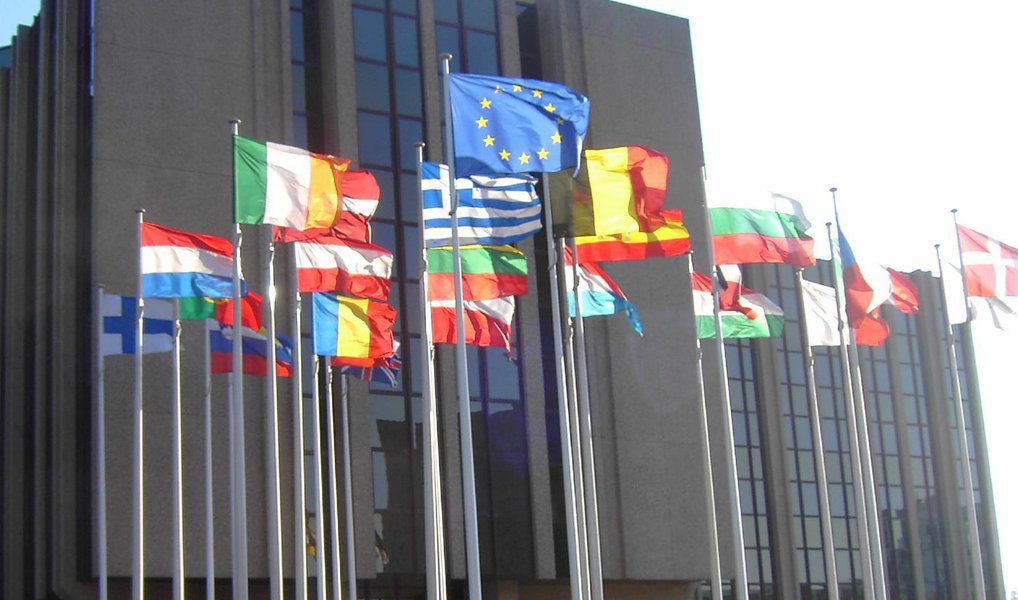 Uma semana depois do Brexit, a agência de classificação de risco Standard & Poor's rebaixou nesta quinta-feira, 30, a nota de crédito a longo prazo para a União Europeia, de "AA+" para "AA"; antes da União Europeia, a S&P cortou o rating do Reino Unido em dois níveis, passando da classificação mais alta "AAA" para "AA"; Fitch Ratings, outra agência de classificação de risco, também rebaixou o país de "AA+" para "AA", com perspectiva negativa (Foto: Aquiles Lins) Uma semana depois do Brexit, a agência de classificação de risco Standard & Poor's rebaixou nesta quinta-feira, 30, a nota de crédito a longo prazo para a União Europeia, de "AA+" para "AA"; antes da União Europeia, a S&P cortou o rating do Reino Unido em dois níveis, passando da classificação mais alta "AAA" para "AA"; Fitch Ratings, outra agência de classificação de risco, também rebaixou o país de "AA+" para "AA", com perspectiva negativa