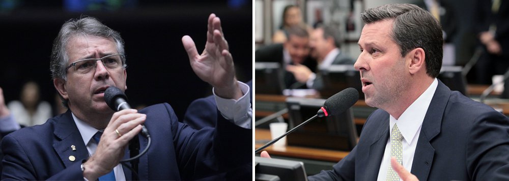 O presidente da comissão anticorrupção da Câmara, deputado Joaquim Passarinho (PSD-PA), disse considerar uma tentativa de "golpe" e uma atitude "lamentável" a inclusão na pauta de votações um projeto estabelecendo a anistia para políticos e empresas que fizeram uso de caixa 2 nas eleições passadas, na noite desta segunda-feira na Câmara; ex-líder do PSDB Carlos Sampaio (SP) é apontado como um dos responsáveis pela articulação para incluir o texto no projeto; o tucano nega (Foto: Ana Pupulin) O presidente da comissão anticorrupção da Câmara, deputado Joaquim Passarinho (PSD-PA), disse considerar uma tentativa de "golpe" e uma atitude "lamentável" a inclusão na pauta de votações um projeto estabelecendo a anistia para políticos e empresas que fizeram uso de caixa 2 nas eleições passadas, na noite desta segunda-feira na Câmara; ex-líder do PSDB Carlos Sampaio (SP) é apontado como um dos responsáveis pela articulação para incluir o texto no projeto; o tucano nega