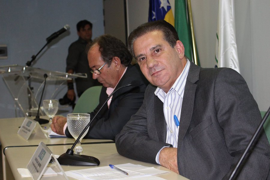 Pré-candidato do PSB à Prefeitura de Goiânia reuniu-se com representantes de faculdades na capital para compartilhar propostas de inserção da Academia no desenvolvimento de tecnologias que visem reduzir problemas sociais; em reunião no Sesmeg, empresário descreveu seu projeto de firmar parcerias com instituições de ensino infantil para suprir a carência de vagas em creches de Goiânia enquanto a prefeitura trabalha na construção de unidades públicas: “Vamos adquirir vagas em escolas, casas de recuperação etc. A prefeitura será o órgão fiscalizador” (Foto: Realle Palazzo-Martini) Pré-candidato do PSB à Prefeitura de Goiânia reuniu-se com representantes de faculdades na capital para compartilhar propostas de inserção da Academia no desenvolvimento de tecnologias que visem reduzir problemas sociais; em reunião no Sesmeg, empresário descreveu seu projeto de firmar parcerias com instituições de ensino infantil para suprir a carência de vagas em creches de Goiânia enquanto a prefeitura trabalha na construção de unidades públicas: “Vamos adquirir vagas em escolas, casas de recuperação etc. A prefeitura será o órgão fiscalizador”