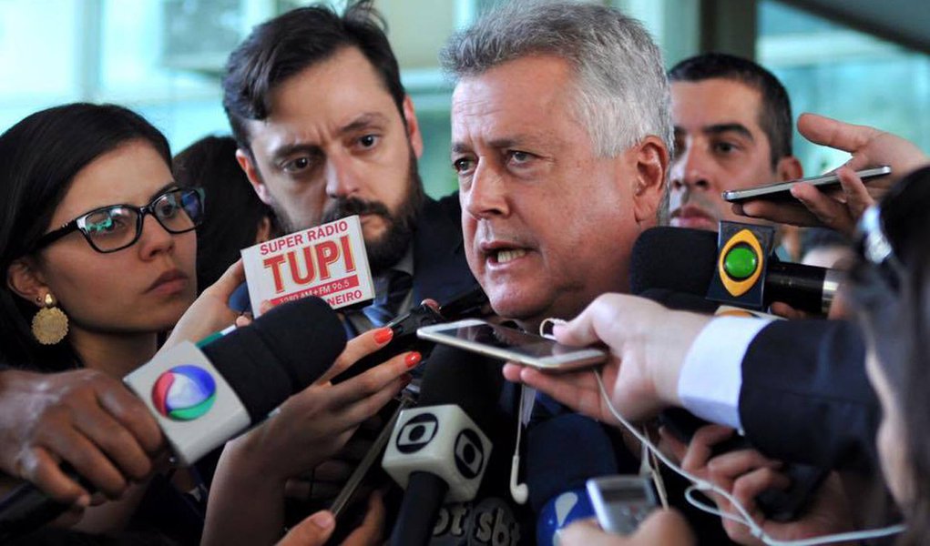 A designação aconteceu por decreto publicado no Diário Oficial do Distrito Federal desta segunda-feira (27); são 14 médicos (11 clínicos gerais e 3 pediatras), 18 enfermeiros, cinco farmacêuticos-bioquímicos-laboratório e 102 técnicos em saúde — dos quais 72 da área de enfermagem, 20 administrativos, seis de laboratório e quatro em radiologia; todos os selecionados serão lotados na Unidade de Pronto Atendimento (UPA) de Sobradinho; também foram nomeados 155 para a Polícia Civil, entre agentes e escrivães (Foto: Leonardo Lucena) A designação aconteceu por decreto publicado no Diário Oficial do Distrito Federal desta segunda-feira (27); são 14 médicos (11 clínicos gerais e 3 pediatras), 18 enfermeiros, cinco farmacêuticos-bioquímicos-laboratório e 102 técnicos em saúde — dos quais 72 da área de enfermagem, 20 administrativos, seis de laboratório e quatro em radiologia; todos os selecionados serão lotados na Unidade de Pronto Atendimento (UPA) de Sobradinho; também foram nomeados 155 para a Polícia Civil, entre agentes e escrivães