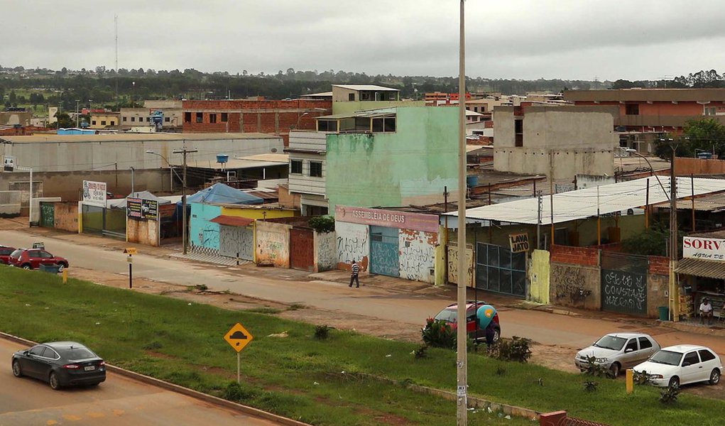 Oito regiões administrativas do Distrito Federal receberão ações integradas de combate à violência; a iniciativa faz parte do programa Viva Brasília — Nosso Pacto pela Vida e teve avanço em reunião para definir um plano de segurança integrado para a Estrutural e o Plano Piloto, mais especificamente o Setor Comercial Sul; as ações definidas nos dois encontros ainda serão aprimoradas pelo grupo, que envolve, além das forças de segurança, os conselhos comunitários de segurança e as administrações regionais (Foto: Leonardo Lucena) Oito regiões administrativas do Distrito Federal receberão ações integradas de combate à violência; a iniciativa faz parte do programa Viva Brasília — Nosso Pacto pela Vida e teve avanço em reunião para definir um plano de segurança integrado para a Estrutural e o Plano Piloto, mais especificamente o Setor Comercial Sul; as ações definidas nos dois encontros ainda serão aprimoradas pelo grupo, que envolve, além das forças de segurança, os conselhos comunitários de segurança e as administrações regionais