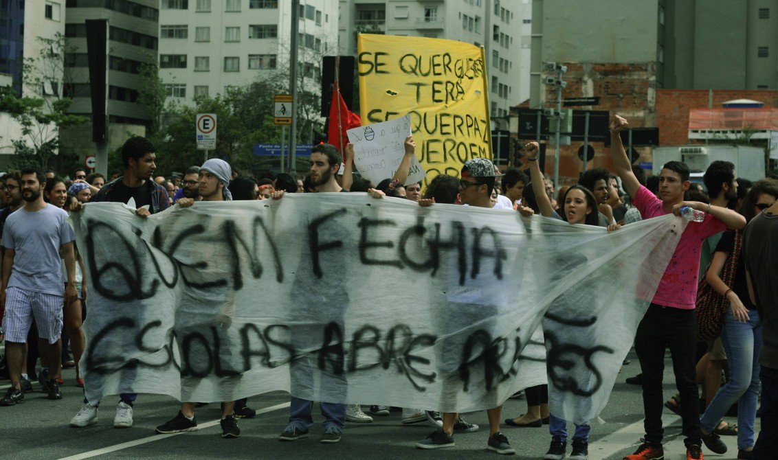 Estudantes ocupam nesse momento 510 escolas em todo o Brasil, segundo dados divulgados pela União Brasileira dos Estudantes (UBES). O principal foco de resistência está no estado do Paraná, onde estão 461 das escolas ocupadas (Foto: Leonardo Attuch) Estudantes ocupam nesse momento 510 escolas em todo o Brasil, segundo dados divulgados pela União Brasileira dos Estudantes (UBES). O principal foco de resistência está no estado do Paraná, onde estão 461 das escolas ocupadas