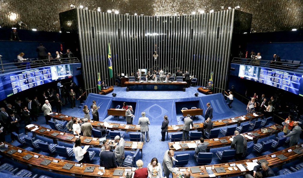 A Comissão Especial do Impeachment aprovou nesta quarta (22) um novo cronograma de trabalho, tendo em vista o número de testemunhas ouvidas, acima do previsto; até agora, já foram ouvidas 31 testemunhas, sendo seis de acusação e o restante, de defesa; a atual fase, de depoimentos, pode ser encerrada no dia 4 de agosto, e o julgamento final do processo pode ocorrer a partir do dia 9 do mesmo mês; o depoimento da presidente Dilma Rousseff está marcado para o dia 6 de julho , mas ela não é obrigada a comparecer à comissão (Foto: Valter Lima) A Comissão Especial do Impeachment aprovou nesta quarta (22) um novo cronograma de trabalho, tendo em vista o número de testemunhas ouvidas, acima do previsto; até agora, já foram ouvidas 31 testemunhas, sendo seis de acusação e o restante, de defesa; a atual fase, de depoimentos, pode ser encerrada no dia 4 de agosto, e o julgamento final do processo pode ocorrer a partir do dia 9 do mesmo mês; o depoimento da presidente Dilma Rousseff está marcado para o dia 6 de julho , mas ela não é obrigada a comparecer à comissão