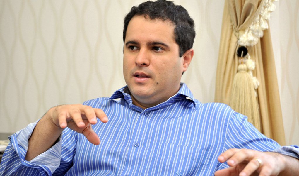 A executiva estadual do PT, em uma reunião decidiu dar um prazo até a próxima quinta-feira (28) para que o PDT confirme o nome do ex-presidente da OAB-MA, Márcio Macieira (PT), como vice na chapa do prefeito de São Luís, Edivaldo Holanda Júnior, que buscará a reeleição; em um documento assinado pelo presidente Raimundo Monteiro, e demais integrantes da cúpula petistas no Estado, a legenda ainda lembra que está em jogo alianças em outros municípios como Imperatriz, Timon e Balsas (Foto: Leonardo Lucena) A executiva estadual do PT, em uma reunião decidiu dar um prazo até a próxima quinta-feira (28) para que o PDT confirme o nome do ex-presidente da OAB-MA, Márcio Macieira (PT), como vice na chapa do prefeito de São Luís, Edivaldo Holanda Júnior, que buscará a reeleição; em um documento assinado pelo presidente Raimundo Monteiro, e demais integrantes da cúpula petistas no Estado, a legenda ainda lembra que está em jogo alianças em outros municípios como Imperatriz, Timon e Balsas