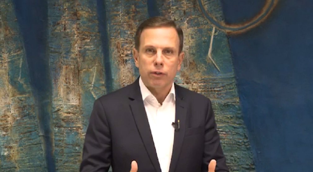 O prefeito eleito de São Paulo, João Doria, gravou vídeo para o horário eleitoral e para as redes sociais em que pede o voto do eleitor goianiense do candidato do PSB à prefeitura de capital goiana, Vanderlan Cardoso; "Você quer um prefeito assim para Goiânia, que vai modificar, vai melhorar a vida das pessoas, principalmente dos mais pobres e dos mais humildes? Vote Vanderlan Cardoso, número 40. Ele vai acelerar aí como estou acelerando aqui", afirma Doria, eleito no primeiro turno na capital paulista com 53% dos votos (Foto: José Barbacena) O prefeito eleito de São Paulo, João Doria, gravou vídeo para o horário eleitoral e para as redes sociais em que pede o voto do eleitor goianiense do candidato do PSB à prefeitura de capital goiana, Vanderlan Cardoso; "Você quer um prefeito assim para Goiânia, que vai modificar, vai melhorar a vida das pessoas, principalmente dos mais pobres e dos mais humildes? Vote Vanderlan Cardoso, número 40. Ele vai acelerar aí como estou acelerando aqui", afirma Doria, eleito no primeiro turno na capital paulista com 53% dos votos