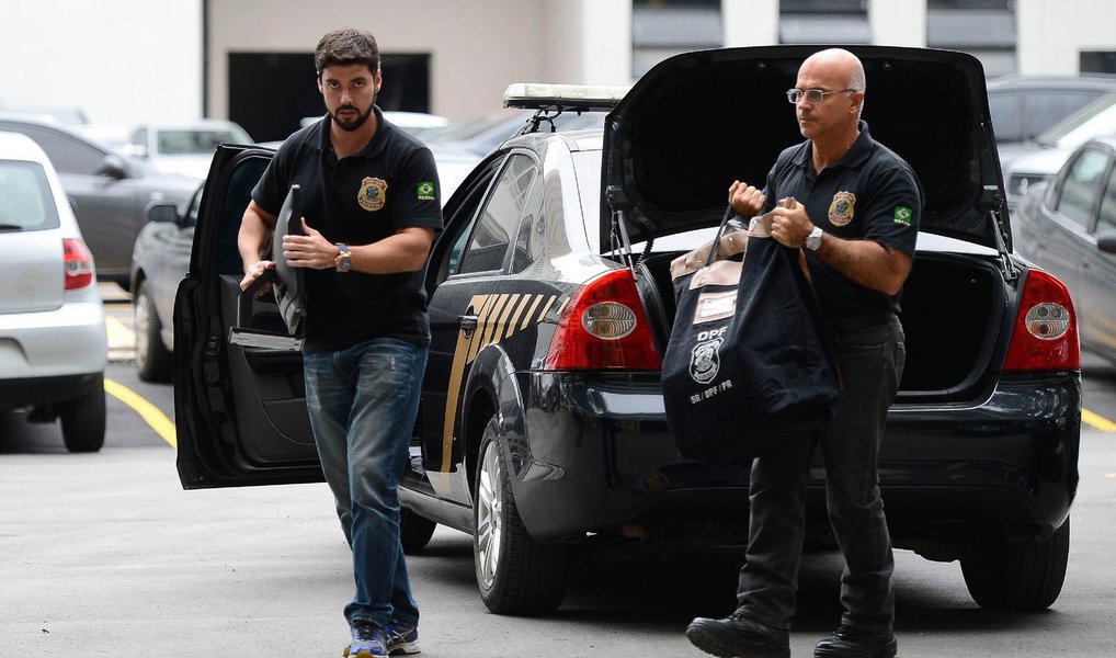 "Estratégia tornou-se um "plano B" de aposentadoria dos sonhos de um criminoso do colarinho branco sem escrúpulos. Se for pego, pode perder parte do que roubou, mas ficará "preso" em sua mansão"; a análise é da jornalista Helena Sthephanowitz (Foto: Valter Lima) "Estratégia tornou-se um "plano B" de aposentadoria dos sonhos de um criminoso do colarinho branco sem escrúpulos. Se for pego, pode perder parte do que roubou, mas ficará "preso" em sua mansão"; a análise é da jornalista Helena Sthephanowitz