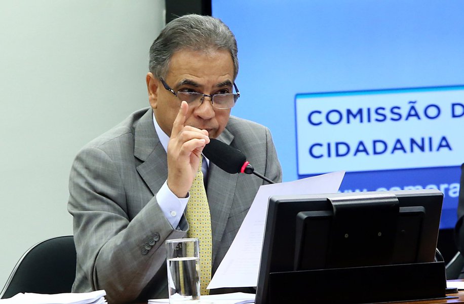 Um pedido de vista já previsto adiou, para a próxima semana, a decisão sobre o recurso do deputado Eduardo Cunha (PMDB-RJ) na Comissão de Constituição e Justiça (CCJ); atendendo a pedidos de quase todos os parlamentares da comissão, o presidente da CCJ, Osmar Serraglio (PMDB-PR), marcou para 16h de segunda-feira 11 a nova sessão para o início da discussão e votação do texto de Ronaldo Fonseca (foto), que pede nova votação sobre o processo de cassação contra Cunha no Conselho de Ética (Foto: Gisele Federicce) Um pedido de vista já previsto adiou, para a próxima semana, a decisão sobre o recurso do deputado Eduardo Cunha (PMDB-RJ) na Comissão de Constituição e Justiça (CCJ); atendendo a pedidos de quase todos os parlamentares da comissão, o presidente da CCJ, Osmar Serraglio (PMDB-PR), marcou para 16h de segunda-feira 11 a nova sessão para o início da discussão e votação do texto de Ronaldo Fonseca (foto), que pede nova votação sobre o processo de cassação contra Cunha no Conselho de Ética