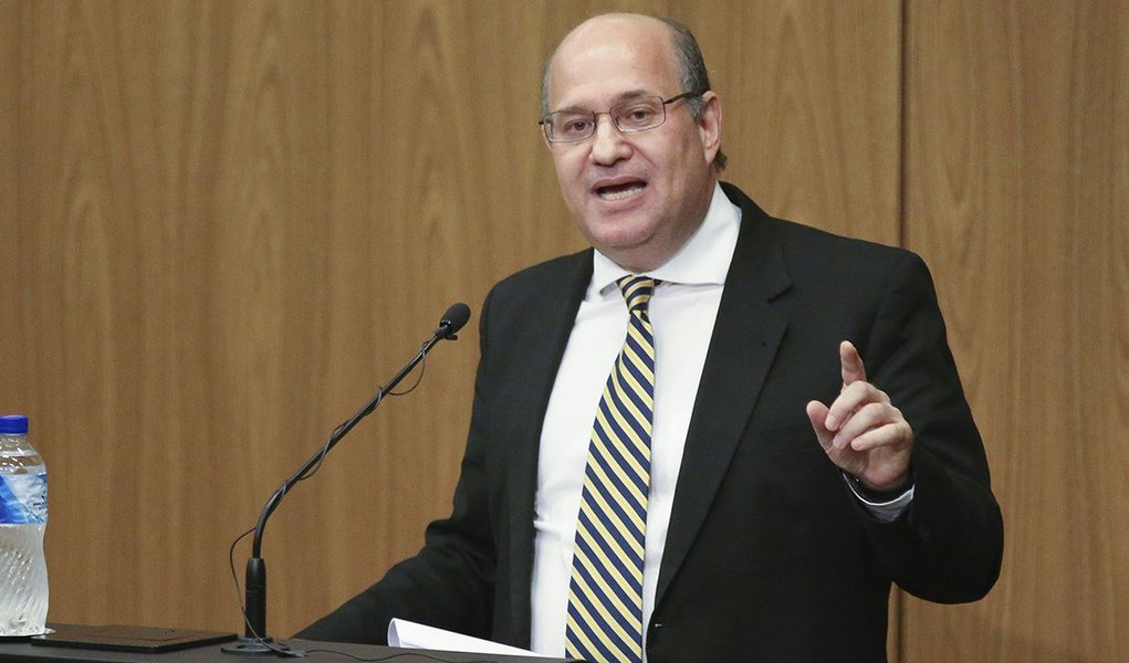 Brasil poderá vez fazer empréstimo ao Fundo Monetário Internacional (FMI); presente na reunião do FMI em Washinton (EUA), o presidente do Banco Central (BC), Ilan Goldfajn, assinou um acordo bilateral, pelo qual o País poderá emprestar até US$ 10 bilhões, se for necessário; Brasil é credor do FMI desde 2009, feito conseguido durante a gestão do ex-presidente Lula; BC explicou que, caso o FMI precise dos recursos previstos no acordo, o dinheiro não sairá das reservas internacionais; "As operações financeiras com o FMI não implicam diminuição das reservas internacionais" (Foto: Aquiles Lins) Brasil poderá vez fazer empréstimo ao Fundo Monetário Internacional (FMI); presente na reunião do FMI em Washinton (EUA), o presidente do Banco Central (BC), Ilan Goldfajn, assinou um acordo bilateral, pelo qual o País poderá emprestar até US$ 10 bilhões, se for necessário; Brasil é credor do FMI desde 2009, feito conseguido durante a gestão do ex-presidente Lula; BC explicou que, caso o FMI precise dos recursos previstos no acordo, o dinheiro não sairá das reservas internacionais; "As operações financeiras com o FMI não implicam diminuição das reservas internacionais"