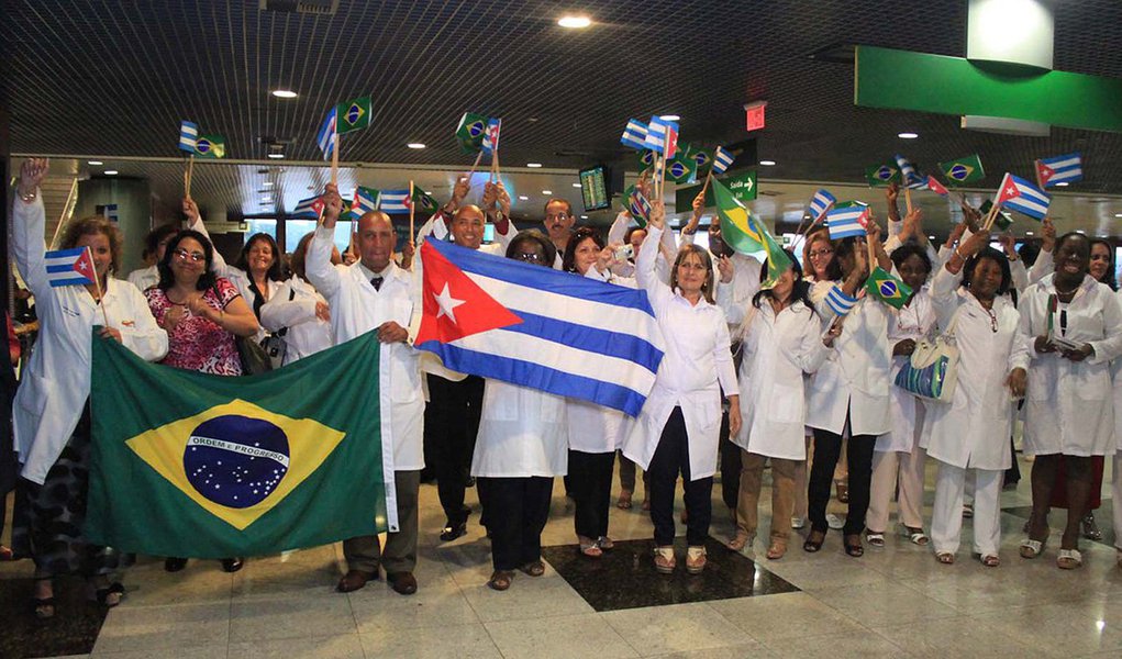 Dois médicos cubanos que atuam no programa 'Mais Médicos', do Ministério da Saúde, lotados nos municípios de Piaçabuçu e Feliz Deserto, no Litoral Sul de Alagoas, estão desaparecidos; os gestores dos municípios informaram o caso a Polícia federal; os contratos de ambos estão próximos do término (Foto: Voney Malta) Dois médicos cubanos que atuam no programa 'Mais Médicos', do Ministério da Saúde, lotados nos municípios de Piaçabuçu e Feliz Deserto, no Litoral Sul de Alagoas, estão desaparecidos; os gestores dos municípios informaram o caso a Polícia federal; os contratos de ambos estão próximos do término