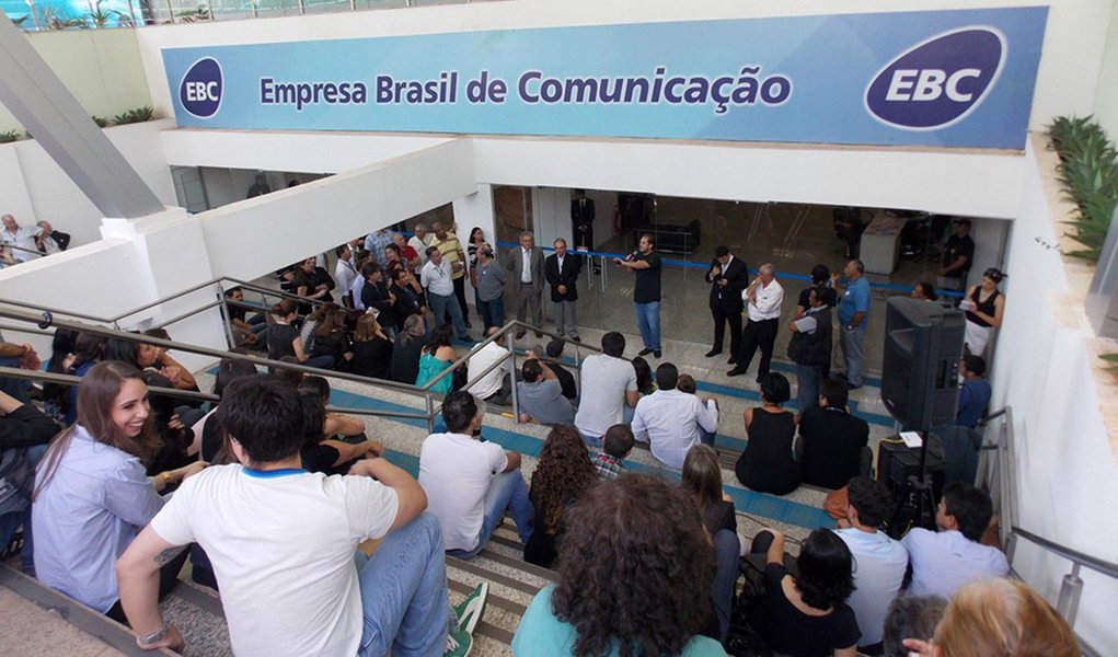 Conselho Curador da Empresa Brasil de Comunicação (EBC) rebateu as declarações de integrantes do governo de que a empresa serve de cabide de emprego e pode ser extinta; "Em suas declarações, ignoram ou indicam pretensão de descumprir o mandamento constitucional da complementaridade dos sistemas de comunicação público, privado e estatal (caput do artigo 223)", diz a nota (Foto: Roberta Namour) Conselho Curador da Empresa Brasil de Comunicação (EBC) rebateu as declarações de integrantes do governo de que a empresa serve de cabide de emprego e pode ser extinta; "Em suas declarações, ignoram ou indicam pretensão de descumprir o mandamento constitucional da complementaridade dos sistemas de comunicação público, privado e estatal (caput do artigo 223)", diz a nota