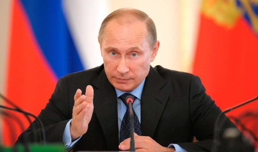 Presidente russo Vladimir Putin disse que o partido governista Rússia Unida venceu as eleições parlamentares; “Podemos dizer com certeza que o partido ganhou”, disse Putin a funcionários de campanha na sede do partido; a legenda governista Rússia Unida conquistou 44,5%dos votos, mostrou pesquisa boca de urna; partido nacionalista LDPR alcançou 15,3%, os comunistas, 14,9% e o Rússia Justa com 8,1%; falando de uma forte desaceleração da economia russa, Putin afirmou: “a situação não é fácil, as pessoas sentem isso, e elas querem e esperam que a situação política seja estável" (Foto: Leonardo Lucena) Presidente russo Vladimir Putin disse que o partido governista Rússia Unida venceu as eleições parlamentares; “Podemos dizer com certeza que o partido ganhou”, disse Putin a funcionários de campanha na sede do partido; a legenda governista Rússia Unida conquistou 44,5%dos votos, mostrou pesquisa boca de urna; partido nacionalista LDPR alcançou 15,3%, os comunistas, 14,9% e o Rússia Justa com 8,1%; falando de uma forte desaceleração da economia russa, Putin afirmou: “a situação não é fácil, as pessoas sentem isso, e elas querem e esperam que a situação política seja estável"