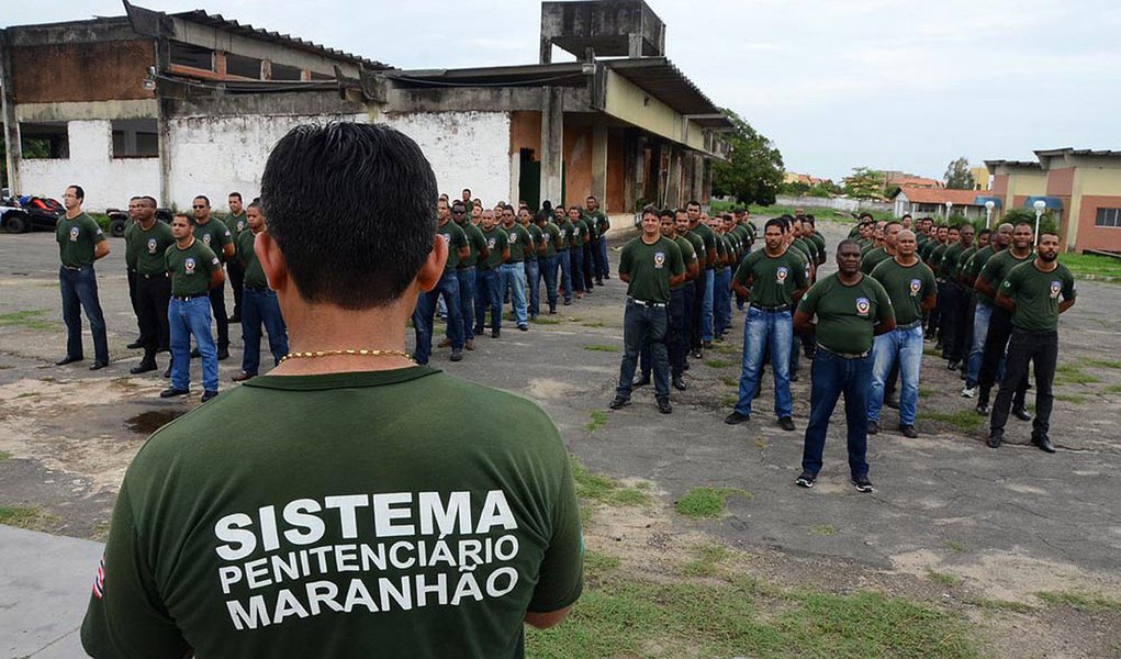 Agentes e inspetores penitenciário do Maranhão iniciam nesta sexta-feira (17) uma paralisação de advertência de 48h; entre as reivindicações das categorias estão implementação da aposentadoria especial para a categoria de atividades penitenciárias; subsídios equivalentes entre inspetor penitenciário e comissário de Policia Civil, assim como agente penitenciário e investigador de Policia Civil; a categoria também pede escala de trabalho de 24 por 96 horas, contra as atuais 24 por 72 horas (Foto: Leonardo Lucena) Agentes e inspetores penitenciário do Maranhão iniciam nesta sexta-feira (17) uma paralisação de advertência de 48h; entre as reivindicações das categorias estão implementação da aposentadoria especial para a categoria de atividades penitenciárias; subsídios equivalentes entre inspetor penitenciário e comissário de Policia Civil, assim como agente penitenciário e investigador de Policia Civil; a categoria também pede escala de trabalho de 24 por 96 horas, contra as atuais 24 por 72 horas