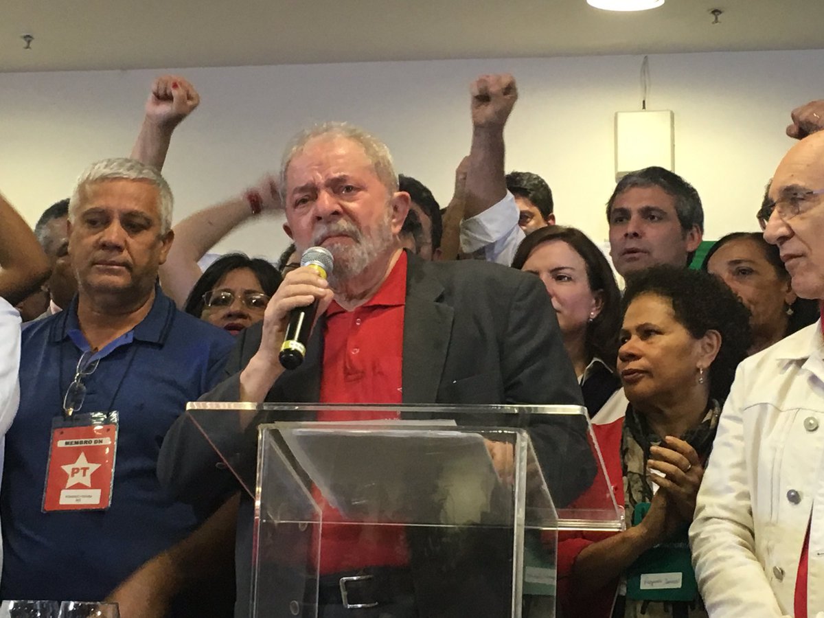 O presidente Lula tem de ir às ruas para se defender e proteger a incipiente democracia brasileira, que hoje é alvo de servidores públicos, de empresários de mídias e de uma direita partidária que representam o obscurantismo, a opressão, a repressão, a retirada de direitos, a entrega do patrimônio público nacional e a intolerância contra a ascensão social e econômica do povo brasileiro (Foto: Davis Sena Filho) O presidente Lula tem de ir às ruas para se defender e proteger a incipiente democracia brasileira, que hoje é alvo de servidores públicos, de empresários de mídias e de uma direita partidária que representam o obscurantismo, a opressão, a repressão, a retirada de direitos, a entrega do patrimônio público nacional e a intolerância contra a ascensão social e econômica do povo brasileiro
