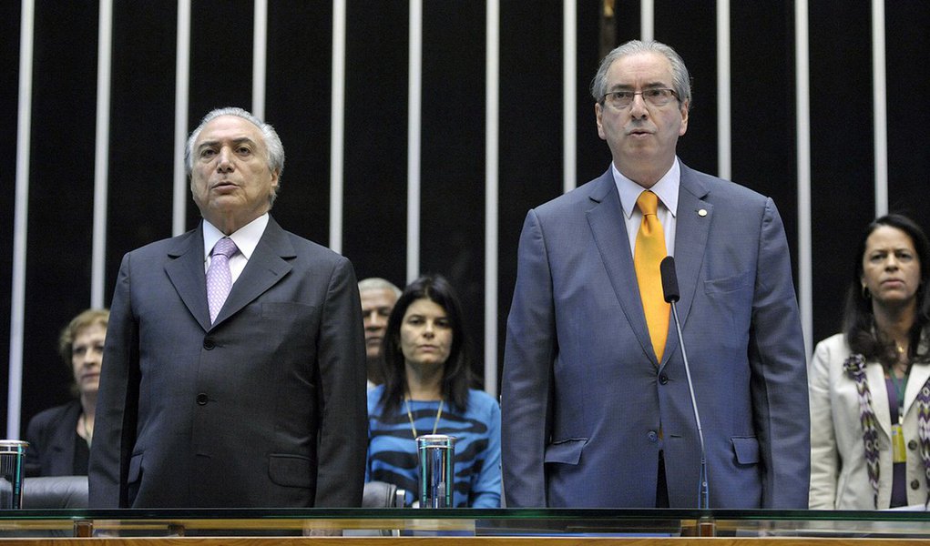 Bancada do PSOL na Câmara dos Deputados protocolou um requerimento de informação cobrando do Poder Executivo explicações sobre a reunião entre o presidente interino Michel Temer com o deputado afastado Eduardo Cunha (PMDB-RJ) no último domingo no Palácio do Jaburu; legenda questiona se a reunião estava na agenda oficial de Temer, quais assuntos foram tratados e se o presidente interino está ciente de que Cunha foi afastado de seu mandato e de seu cargo como presidente da Câmara por decisão unânime do STF (Foto: Paulo Emílio) Bancada do PSOL na Câmara dos Deputados protocolou um requerimento de informação cobrando do Poder Executivo explicações sobre a reunião entre o presidente interino Michel Temer com o deputado afastado Eduardo Cunha (PMDB-RJ) no último domingo no Palácio do Jaburu; legenda questiona se a reunião estava na agenda oficial de Temer, quais assuntos foram tratados e se o presidente interino está ciente de que Cunha foi afastado de seu mandato e de seu cargo como presidente da Câmara por decisão unânime do STF