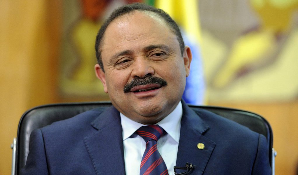 Presidente Waldir Maranhão (PP-MA) defendeu uma ampla reforma do Estado brasileiro, com mudanças que alcancem a Previdência, os tributos e as regras do sistema político; "Temos de enfrentar, de forma inadiável, a reforma tributária, a reforma política, a reforma da Previdência. A reforma política é o tema central das nossas angústias e preocupações"; parlamentar pediu apoio dos partidos para aprimorar, em comissão especial instalada por ele, as 10 propostas de combate à corrupção apresentadas ao Congresso pelo MPF (Foto: Leonardo Lucena) Presidente Waldir Maranhão (PP-MA) defendeu uma ampla reforma do Estado brasileiro, com mudanças que alcancem a Previdência, os tributos e as regras do sistema político; "Temos de enfrentar, de forma inadiável, a reforma tributária, a reforma política, a reforma da Previdência. A reforma política é o tema central das nossas angústias e preocupações"; parlamentar pediu apoio dos partidos para aprimorar, em comissão especial instalada por ele, as 10 propostas de combate à corrupção apresentadas ao Congresso pelo MPF