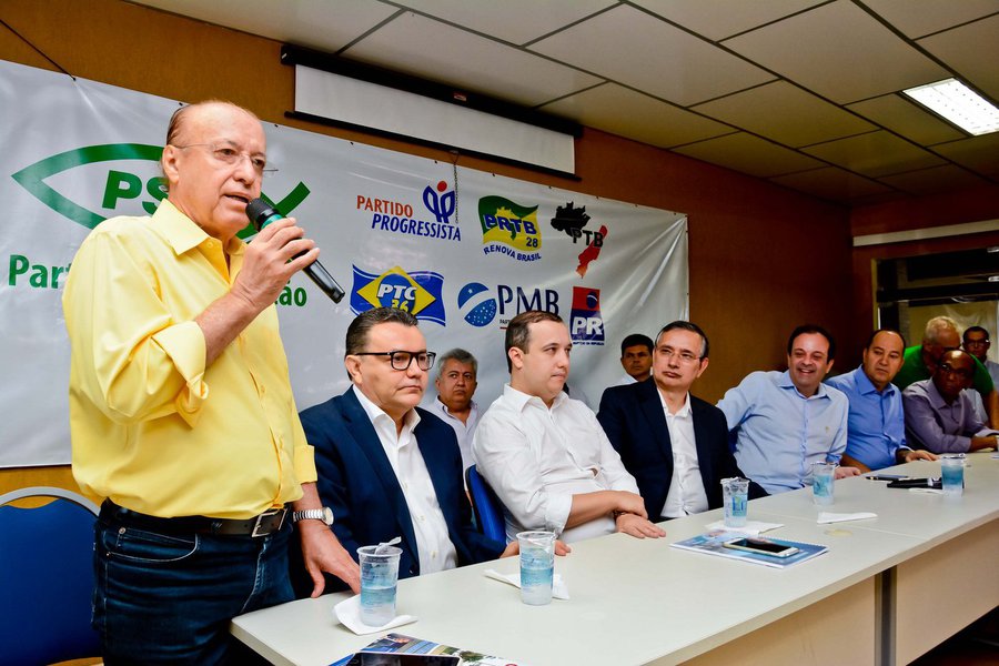 O senador Valadares (PSB) disse nesta quarta (27) ao 247 que, embora já tenha anunciado que não disputará a reeleição em 2018, isto não significa que ele irá se aposentar; “A não-disputa para o Senado não significa aposentadoria. Daqui eu não saio, daqui ninguém me tira. Posso disputar mandato em 2018. Mas não vou antecipar nada”, afirmou; ele defendeu ainda que o governador Jackson Barreto (PMDB) “também não se aposente” (Foto: Valter Lima) O senador Valadares (PSB) disse nesta quarta (27) ao 247 que, embora já tenha anunciado que não disputará a reeleição em 2018, isto não significa que ele irá se aposentar; “A não-disputa para o Senado não significa aposentadoria. Daqui eu não saio, daqui ninguém me tira. Posso disputar mandato em 2018. Mas não vou antecipar nada”, afirmou; ele defendeu ainda que o governador Jackson Barreto (PMDB) “também não se aposente”