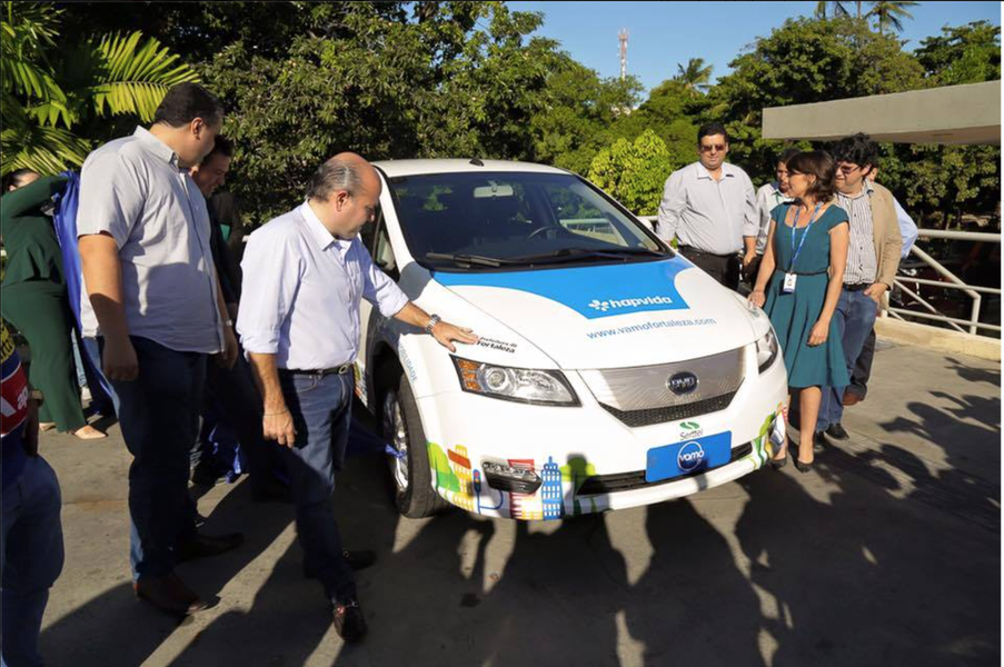 Batizado de Vamo (Veículos Alternativos para Mobilidade Urbana), o sistema de carros compartilhados de Fortaleza, apresentado nesta terça-feira (28) pelo prefeito Roberto Cláudio (PDT), começa a funcionar em fase de demonstração na próxima segunda (4). Três veículos 100% elétricos irão percorrer diversas áreas da cidade em uma estação itinerante. A partir de setembro serão 20 veículos (Foto: Rodrigo Rocha) Batizado de Vamo (Veículos Alternativos para Mobilidade Urbana), o sistema de carros compartilhados de Fortaleza, apresentado nesta terça-feira (28) pelo prefeito Roberto Cláudio (PDT), começa a funcionar em fase de demonstração na próxima segunda (4). Três veículos 100% elétricos irão percorrer diversas áreas da cidade em uma estação itinerante. A partir de setembro serão 20 veículos