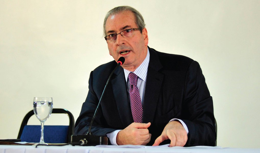 O presidente afastado da Câmara, Eduardo Cunha (PMDB), articula trocas na Comissão de Constituição e Justiça para tentar aprovar o parecer do seu aliado, deputado Ronaldo Fonseca (PROS-DF), que sugere a anulação da votação do Conselho de Ética; uma das trocas é no PTN; João Carlos Bacelar deixou a CCJ para abrir caminho para Carlos Gaguim, que já foi substituído por Jozi Araújo (Foto: Valter Lima) O presidente afastado da Câmara, Eduardo Cunha (PMDB), articula trocas na Comissão de Constituição e Justiça para tentar aprovar o parecer do seu aliado, deputado Ronaldo Fonseca (PROS-DF), que sugere a anulação da votação do Conselho de Ética; uma das trocas é no PTN; João Carlos Bacelar deixou a CCJ para abrir caminho para Carlos Gaguim, que já foi substituído por Jozi Araújo