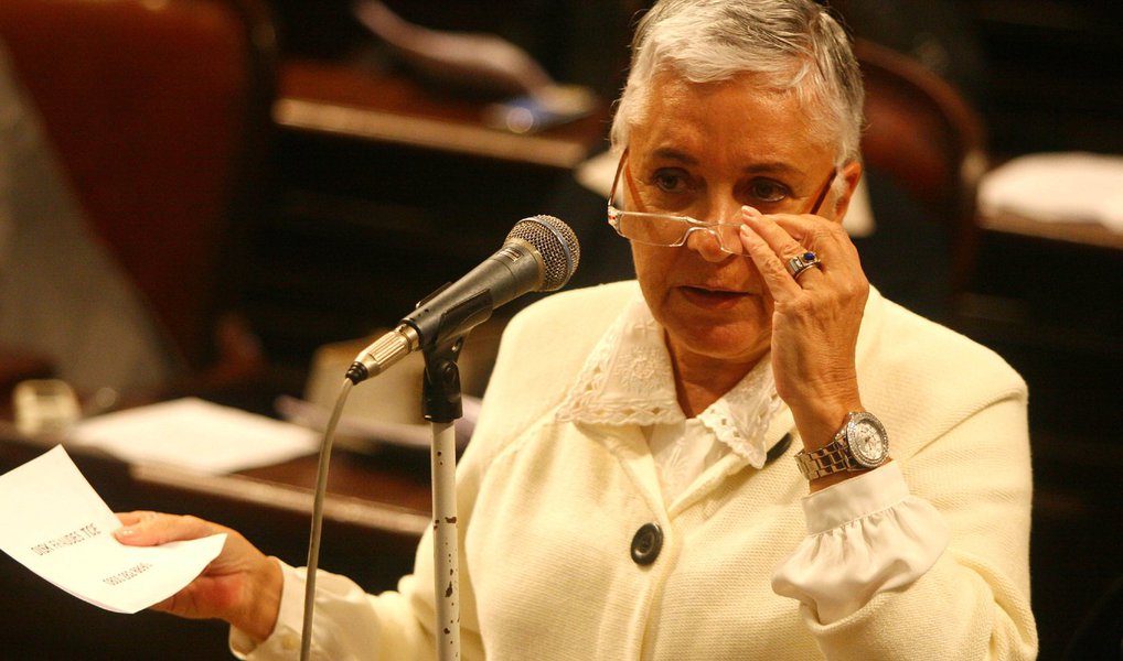 A deputada estadual Cidinha Campos (PDT) aceitou ser candidata a vice-prefeita na chapa do deputado Pedro Paulo (PMDB), apoiado pelo prefeito Eduardo Paes; a expectativa dos aliados de Pedro Paulo é que a presença de Cidinha diminua a rejeição do eleitorado feminino; aos 73 anos, Cidinha está no sétimo mandato, dois deles como deputada federal; ela foi levada para a política pelo ex-governador do Rio de Janeiro Leonel Brizola (Foto: Leonardo Lucena) A deputada estadual Cidinha Campos (PDT) aceitou ser candidata a vice-prefeita na chapa do deputado Pedro Paulo (PMDB), apoiado pelo prefeito Eduardo Paes; a expectativa dos aliados de Pedro Paulo é que a presença de Cidinha diminua a rejeição do eleitorado feminino; aos 73 anos, Cidinha está no sétimo mandato, dois deles como deputada federal; ela foi levada para a política pelo ex-governador do Rio de Janeiro Leonel Brizola