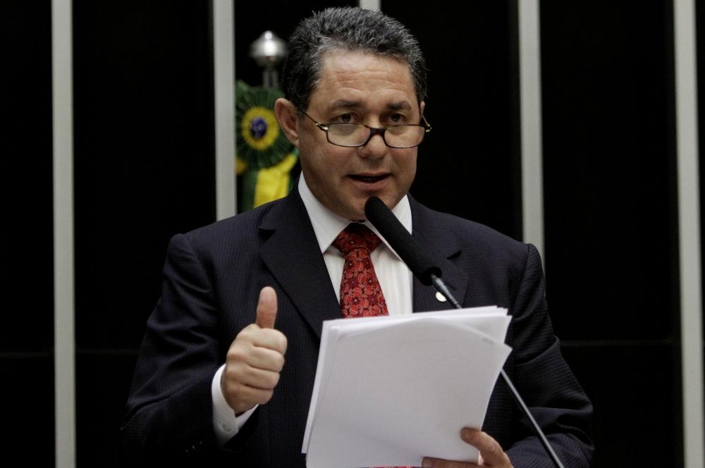 Paulo Ferreira se entregou nesta tarde à Justiça e foi encaminhado para prestar depoimento na 6ª Vara Federal Criminal; um mandado de prisão havia sido expedido contra ele e mais dez acusados de participar de um esquema de desvio de verbas no Ministério do Planejamento investigado pela Operação Custo Brasil; desses, oito foram presos nessa quinta-feira, 23, pela Polícia Federal (Foto: Aquiles Lins) Paulo Ferreira se entregou nesta tarde à Justiça e foi encaminhado para prestar depoimento na 6ª Vara Federal Criminal; um mandado de prisão havia sido expedido contra ele e mais dez acusados de participar de um esquema de desvio de verbas no Ministério do Planejamento investigado pela Operação Custo Brasil; desses, oito foram presos nessa quinta-feira, 23, pela Polícia Federal