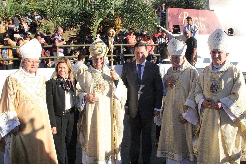 Governador participou da missa de encerramento da festa do Divino Pai Eterno, em Trindade, no domingo; Marconi comentou sobre o movimento criado pela Igreja Católica de Goiás para que o Papa Francisco visite a Basílica de Trindade em 2017; “Será o 2º Papa a visitar nosso Estado. E, pelo que tenho visto, há um trabalho forte de articulação para que isso ocorra efetivamente” (Foto: José Barbacena) Governador participou da missa de encerramento da festa do Divino Pai Eterno, em Trindade, no domingo; Marconi comentou sobre o movimento criado pela Igreja Católica de Goiás para que o Papa Francisco visite a Basílica de Trindade em 2017; “Será o 2º Papa a visitar nosso Estado. E, pelo que tenho visto, há um trabalho forte de articulação para que isso ocorra efetivamente”