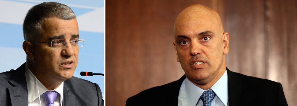 Jornalista Kennedy Alencar criticou nessa sexta-feira, 22, o ministro da Justiça, Alexandre de Moraes. Segundo ele, ao dizer que foram afastados "os únicos focos de possibilidade de ataque" terrorista nos Jogos Olímpicos, Moraes deu "uma declaração irresponsável"; "O Brasil possui fronteiras terrestres que são fáceis de serem cruzadas", afirmou; ele reforçou que faltam mais explicações do governo a respeito do grau de ameaça desses dez suspeitos; "Tem ou não tem líder? Esses suspeitos planejavam mesmo ou faziam bravatas nas redes sociais? (...) É um episódio sobre os quais ainda há muitas dúvidas que precisam ser esclarecidas pela continuidade da investigação e que merecem mais cuidado da parte do ministro da Justiça", afirmou (Foto: Aquiles Lins) Jornalista Kennedy Alencar criticou nessa sexta-feira, 22, o ministro da Justiça, Alexandre de Moraes. Segundo ele, ao dizer que foram afastados "os únicos focos de possibilidade de ataque" terrorista nos Jogos Olímpicos, Moraes deu "uma declaração irresponsável"; "O Brasil possui fronteiras terrestres que são fáceis de serem cruzadas", afirmou; ele reforçou que faltam mais explicações do governo a respeito do grau de ameaça desses dez suspeitos; "Tem ou não tem líder? Esses suspeitos planejavam mesmo ou faziam bravatas nas redes sociais? (...) É um episódio sobre os quais ainda há muitas dúvidas que precisam ser esclarecidas pela continuidade da investigação e que merecem mais cuidado da parte do ministro da Justiça", afirmou