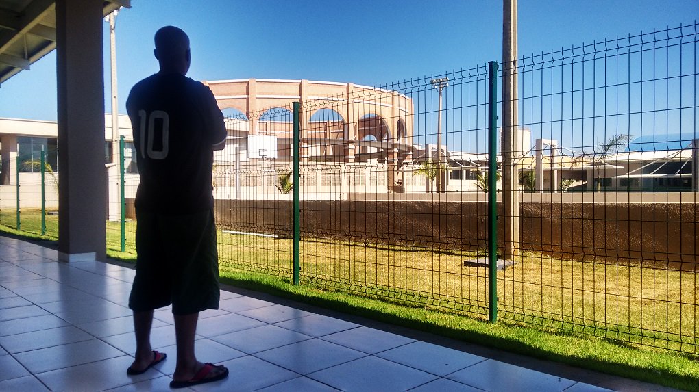 Centro de Referência e Excelência em Dependência Química (CREDEQ) Jamil Issy, em Aparecida de Goiânia, inaugurado há um mês, já preencheu toda capacidade permitida de pacientes, nessa primeira etapa de abertura; unidade está com 25 pacientes homens, entre 26 e 51 anos, em internação nas unidades terapêuticas residenciais, acompanhados pela equipe multiprofissional; em outubro deste ano, deverá ser liberada mais uma Unidade Terapêutica Residencial do CREDEQ, com 12 vagas, e um ambulatório adulto (Foto: José Barbacena) Centro de Referência e Excelência em Dependência Química (CREDEQ) Jamil Issy, em Aparecida de Goiânia, inaugurado há um mês, já preencheu toda capacidade permitida de pacientes, nessa primeira etapa de abertura; unidade está com 25 pacientes homens, entre 26 e 51 anos, em internação nas unidades terapêuticas residenciais, acompanhados pela equipe multiprofissional; em outubro deste ano, deverá ser liberada mais uma Unidade Terapêutica Residencial do CREDEQ, com 12 vagas, e um ambulatório adulto