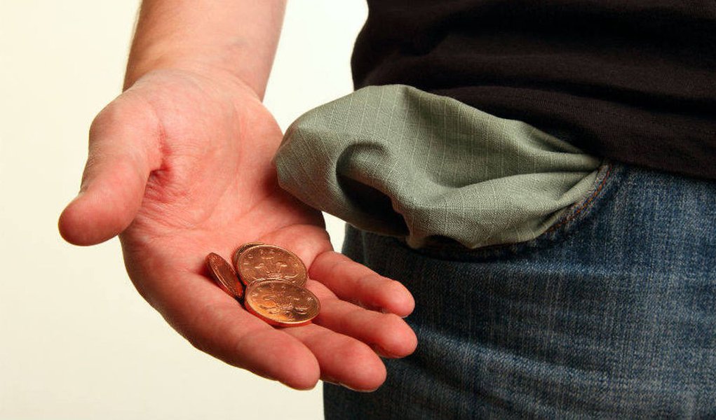 Entre as negociações salariais coletivas com início de vigência em agosto, 51,8% ficaram abaixo da inflação, mostra pesquisa da Fundação Instituto de Pesquisas Econômicas; ou seja: renda do trabalhador continua caindo (Foto: Leonardo Attuch) Entre as negociações salariais coletivas com início de vigência em agosto, 51,8% ficaram abaixo da inflação, mostra pesquisa da Fundação Instituto de Pesquisas Econômicas; ou seja: renda do trabalhador continua caindo