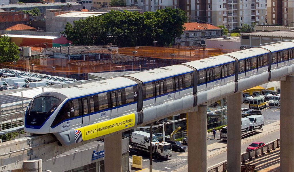 Vídeo do sistema de segurança da estação Oratório, da Linha 15-Prata do Metrô paulista, mostra o momento em que um trem deixou a plataforma com todas as portas abertas; linha é controlada pelo sistema CBTC, o mesmo sistema que vem apresentando problemas na Linha 2-Verde (Vila Prudente–Vila Madalena); em nota, o Metrô informou que "recolheu o trem para a manutenção e acionou a fabricante da composição" (Foto: Aquiles Lins) Vídeo do sistema de segurança da estação Oratório, da Linha 15-Prata do Metrô paulista, mostra o momento em que um trem deixou a plataforma com todas as portas abertas; linha é controlada pelo sistema CBTC, o mesmo sistema que vem apresentando problemas na Linha 2-Verde (Vila Prudente–Vila Madalena); em nota, o Metrô informou que "recolheu o trem para a manutenção e acionou a fabricante da composição"