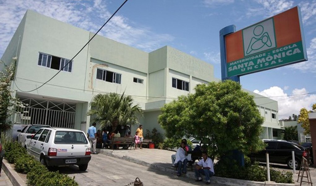 A ordem de serviço para derrubada de uma de um prédio e construção de uma Maternidade de Risco Habitual será dada nesta segunda-feira (27); novo prédio fica ao lado da Maternidade Escola Santa Mônica, em Maceió; demolição está prevista para ser feita em até 60 dias; serão 113 leitos, sendo dez de Unidades de Terapia Intensiva para adultos, três enfermarias Canguru e 30 clínicas, além de ofertar serviços de nefrologia e atendimento de Unidade de Cuidados Intermediários (UCI) (Foto: Voney Malta) A ordem de serviço para derrubada de uma de um prédio e construção de uma Maternidade de Risco Habitual será dada nesta segunda-feira (27); novo prédio fica ao lado da Maternidade Escola Santa Mônica, em Maceió; demolição está prevista para ser feita em até 60 dias; serão 113 leitos, sendo dez de Unidades de Terapia Intensiva para adultos, três enfermarias Canguru e 30 clínicas, além de ofertar serviços de nefrologia e atendimento de Unidade de Cuidados Intermediários (UCI)