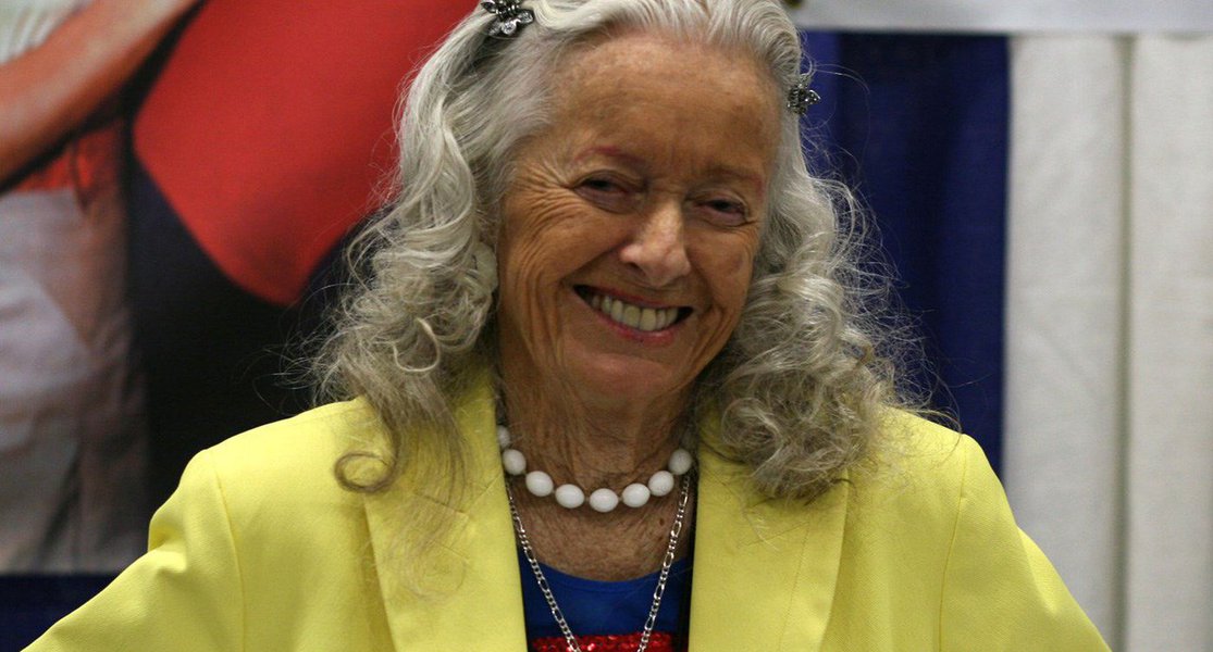 Atriz Noel Neill, que interpretou Lois Lane, a repórter intrépida da série de televisão norte-americana "Adventures of Superman", seriado que foi ao na década de 50, que jamais se deu conta de que Clark Kent, seu colega no jornal Planeta Diário, era o Homem de Aço, morreu aos 95 anos de idade; ela faleceu no domingo em sua casa em Tucson, no Estado do Arizona (Foto: Paulo Emílio) Atriz Noel Neill, que interpretou Lois Lane, a repórter intrépida da série de televisão norte-americana "Adventures of Superman", seriado que foi ao na década de 50, que jamais se deu conta de que Clark Kent, seu colega no jornal Planeta Diário, era o Homem de Aço, morreu aos 95 anos de idade; ela faleceu no domingo em sua casa em Tucson, no Estado do Arizona