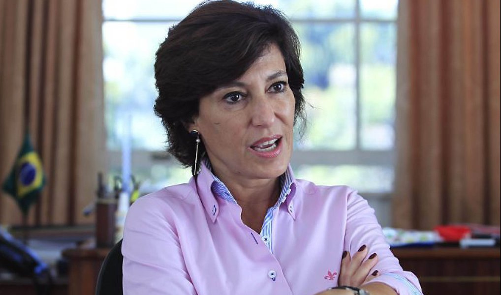 Não passou desapercebida a informação, divulgada pelo Valor Econômico, de que a presidente do BNDES, Maria Silvia Bastos, formou força – tarefa para destravar o atraso do financiamento de projetos de infraestrutura; a liberação envolve projetos como os do aeroporto do Galeão, no Rio, e da rodovia BR-163, no Mato Grosso - concessões arrematadas pela Odebrecht Transport; a determinação de Maria Silvia Bastos acontece no momento em as empreiteiras Odebrech e OAS negociam acordos de delação premiada, que prometem ter grande impacto na política brasileira (Foto: Valter Lima) Não passou desapercebida a informação, divulgada pelo Valor Econômico, de que a presidente do BNDES, Maria Silvia Bastos, formou força – tarefa para destravar o atraso do financiamento de projetos de infraestrutura; a liberação envolve projetos como os do aeroporto do Galeão, no Rio, e da rodovia BR-163, no Mato Grosso - concessões arrematadas pela Odebrecht Transport; a determinação de Maria Silvia Bastos acontece no momento em as empreiteiras Odebrech e OAS negociam acordos de delação premiada, que prometem ter grande impacto na política brasileira