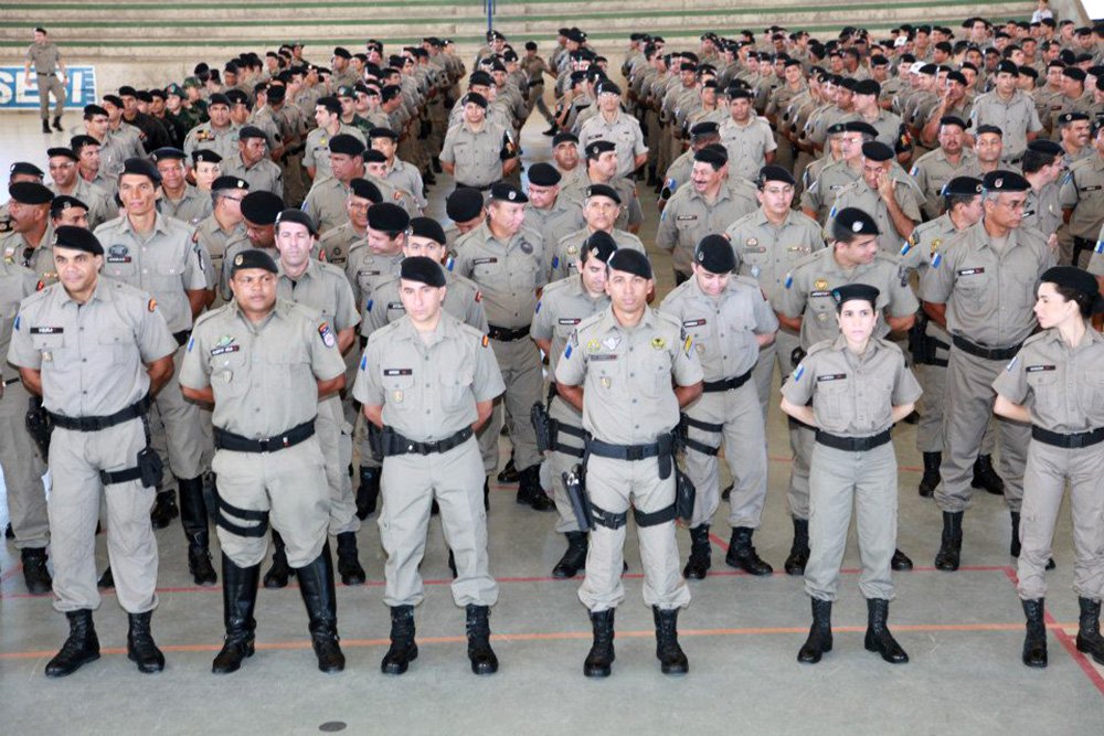 Líderes de associações militares de Alagoas marcaram de ir ao Conselho de Segurança para cobrar a implantação da lei de promoções das categorias, que se arrasta há vários anos; eles também decidiram apoiar o movimento dos servidores estaduais, que pedem o pagamento do Índice Nacional de Preços ao Consumidor Amplo (IPCA); percentual de aumento deveria ter sido dado em maio, quando acontece a data base, mas até agora não foi implementado (Foto: Voney Malta) Líderes de associações militares de Alagoas marcaram de ir ao Conselho de Segurança para cobrar a implantação da lei de promoções das categorias, que se arrasta há vários anos; eles também decidiram apoiar o movimento dos servidores estaduais, que pedem o pagamento do Índice Nacional de Preços ao Consumidor Amplo (IPCA); percentual de aumento deveria ter sido dado em maio, quando acontece a data base, mas até agora não foi implementado