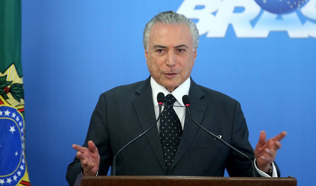 Ministro da Casa Civil, Eliseu Padilha, disse que o vice-presidente em exercício Michel Temer vetará a retirada do limite de participação estrangeira em companhias aéreas brasileiras como parte de um acordo para que o Senado aprove a medida provisória 714, que trata de temas ligados ao setor aéreo; "Nós vamos ter vigorando de novo o Código Brasileiro de Aviação, que prevê participação máxima de capital estrangeiro em até 20%", afirmou o ministro (Foto: Paulo Emílio) Ministro da Casa Civil, Eliseu Padilha, disse que o vice-presidente em exercício Michel Temer vetará a retirada do limite de participação estrangeira em companhias aéreas brasileiras como parte de um acordo para que o Senado aprove a medida provisória 714, que trata de temas ligados ao setor aéreo; "Nós vamos ter vigorando de novo o Código Brasileiro de Aviação, que prevê participação máxima de capital estrangeiro em até 20%", afirmou o ministro