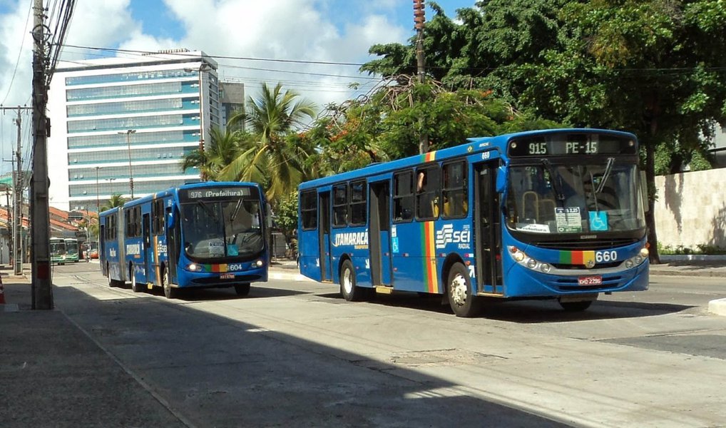 ecretaria de Defesa Social (SDS) registrou 506 assaltos a ônibus na Região Metropolitana do Recife no primeiro smestre deste ano, um aumento de 38,2% em comparação com o mesmo período do ano passado; em 2015, entre janeiro e junho, foram registradas 366 ocorrências, chegando a 799 casos registrados ao longo de todo o exercíci (Foto: Paulo Emílio) ecretaria de Defesa Social (SDS) registrou 506 assaltos a ônibus na Região Metropolitana do Recife no primeiro smestre deste ano, um aumento de 38,2% em comparação com o mesmo período do ano passado; em 2015, entre janeiro e junho, foram registradas 366 ocorrências, chegando a 799 casos registrados ao longo de todo o exercíci
