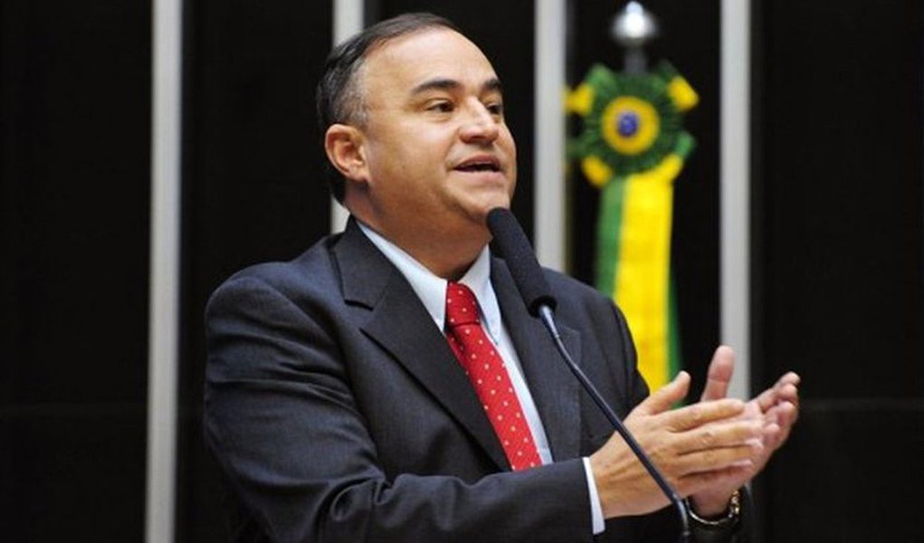Acusado de participação no esquema de desvio de recursos da saúde que ficou conhecido como ‘Máfia das Sanguessugas’, a 4ª Turma do Tribunal Regional Federal (TRF) da 5ª Região manteve parte das ações penais contra o ex-deputado federal João Caldas, pai do candidato a prefeito de Maceió, João Henrique Caldas, o JHC (PSB); João Caldas é acusado de corrupção passiva e associação criminosa (Foto: Voney Malta) Acusado de participação no esquema de desvio de recursos da saúde que ficou conhecido como ‘Máfia das Sanguessugas’, a 4ª Turma do Tribunal Regional Federal (TRF) da 5ª Região manteve parte das ações penais contra o ex-deputado federal João Caldas, pai do candidato a prefeito de Maceió, João Henrique Caldas, o JHC (PSB); João Caldas é acusado de corrupção passiva e associação criminosa